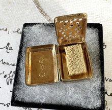 Carica l'immagine nel visualizzatore di Gallery, Rare Georgian Silver Tiny Miniature Book Vinaigrette Pendant, Ledsam & Vale, 1825