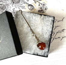 Cargar imagen en el visor de la galería, Victorian Scottish Carnelian Glove Button Hook