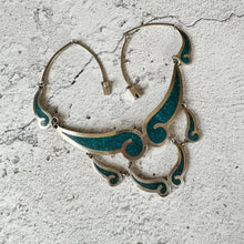 画像をギャラリービューアに読み込む, Vintage Mexican Sterling Silver Crushed Turquoise Inlay Collar Necklace. 1980s Modernist Articulated Panel Statement Necklace, Taxco, Mexico