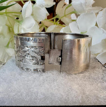 画像をギャラリービューアに読み込む, Antique Victorian Sterling Silver Engraved Ivy & Greek Key Bangle, Chester 1876. English Silver Aesthetic Engraved Love Token Cuff Bracelet