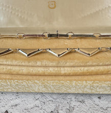 Cargar imagen en el visor de la galería, Vintage 1970s Sterling Silver Modernist Collar Necklace, Taxco Mexico. Solid Silver Pyramid Link Necklet. Statement Choker Necklace.