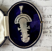 Charger l'image dans la galerie, Vintage Peruvian 950 Silver Gemstone Set Large Tumi Pendant. Native Inca Sun God Inti Figural Ceremonial Knife Sterling Silver Pendant