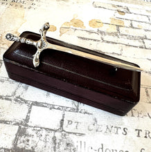 Carica l'immagine nel visualizzatore di Gallery, Vintage Scottish Silver 'Sword of State' Kilt Pin, Robert Allison Edinburgh 1968. Ornate Ceremonial Sterling Silver Sword Brooch/Lapel Pin