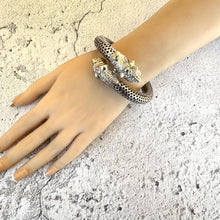 画像をギャラリービューアに読み込む, Antique Victorian Figural Lion Head Indian Silver Bangle Bracelet. Chunky Sterling Repousse & Fretwork Bypass/Wraparound Amulet Bangle