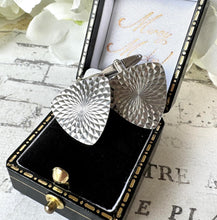 Carica l'immagine nel visualizzatore di Gallery, Vintage 1960s Sterling Silver Cufflinks - Guilloche Engraved Sunbursts - London Hallmarks. Wedding Groom, Dapper Dandy Formal Gifts For Him