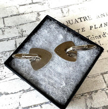Carica l'immagine nel visualizzatore di Gallery, Vintage 1960s Sterling Silver Cufflinks - Guilloche Engraved Sunbursts - London Hallmarks. Wedding Groom, Dapper Dandy Formal Gifts For Him