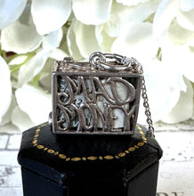 Charger l'image dans la galerie, Vintage 1960s Sterling Silver Mad Money Charm Pendant - Opens to Reveal A Pound Note
