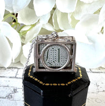Charger l'image dans la galerie, Vintage 1960s Sterling Silver Mad Money Charm Pendant - Opens to Reveal A Pound Note