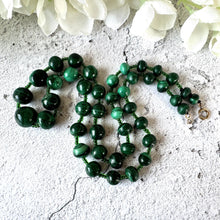 Cargar imagen en el visor de la galería, Antique Malachite Graduated Bead Necklace With Rolled Gold Clasp. Art Deco Era Natural Malachite Gemstone Bead Necklace 25"/62.5cm Long