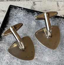 Carica l'immagine nel visualizzatore di Gallery, Vintage 1960s Sterling Silver Cufflinks - Guilloche Engraved Sunbursts - London Hallmarks. Wedding Groom, Dapper Dandy Formal Gifts For Him
