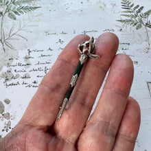 画像をギャラリービューアに読み込む, Antique Scottish Bloodstone & Carnelian Sterling Silver Sword Brooch/Lapel Pin