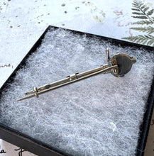 画像をギャラリービューアに読み込む, Antique Scottish Bloodstone & Carnelian Sterling Silver Sword Brooch/Lapel Pin