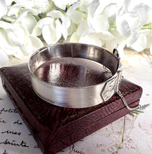 画像をギャラリービューアに読み込む, Vintage English Sterling Silver Buckle Bangle Bracelet. Floral Engraved Sterling Silver Victorian Style Belt & Buckle Bangle, 1977 Hallmarks