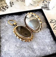 画像をギャラリービューアに読み込む, Antique Victorian 9ct Yellow Gold & Black Enamel Forget-Me-Not Mourning Pendant Locket With Optional Period Chain