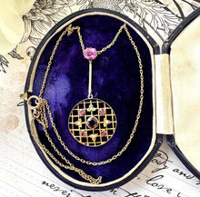 Carica l'immagine nel visualizzatore di Gallery, Antique 1.50ct Pink Ruby, Red Garnet & Pearl 9ct Gold Lariat/Lavalier Pendant Drop Necklace. Victorian/Edwardian Gold Gemstone Y-Necklace
