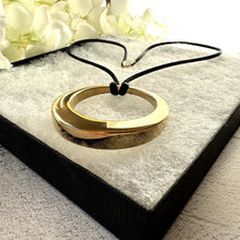 画像をギャラリービューアに読み込む, Vintage 14ct Yellow Gold Huge Circle/Donut Pendant Necklace