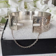 画像をギャラリービューアに読み込む, Vintage English Sterling Silver Floral Engraved Bangle Bracelet. Victorian Style Wide Heavy Hinged Bangle, Hallmarked Birmingham 1965