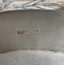 画像をギャラリービューアに読み込む, Vintage English Sterling Silver Floral Engraved Bangle Bracelet. Victorian Style Wide Heavy Hinged Bangle, Hallmarked Birmingham 1965