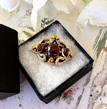 画像をギャラリービューアに読み込む, Antique Georgian 9ct Gold Cushion Cut Red Garnet Cravat Pin/Small Brooch