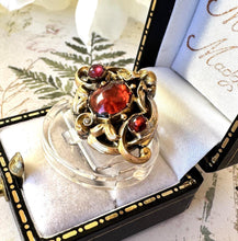 画像をギャラリービューアに読み込む, Antique Georgian 9ct Gold Cushion Cut Red Garnet Cravat Pin/Small Brooch