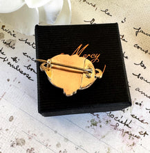 画像をギャラリービューアに読み込む, Antique Georgian 9ct Gold Cushion Cut Red Garnet Cravat Pin/Small Brooch