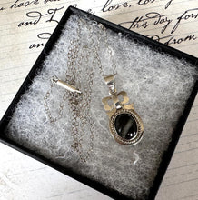 Load image into Gallery viewer, Victorian Sterling Silver Agate Pendant Necklace: Antique Scottish Pebble Jewellery