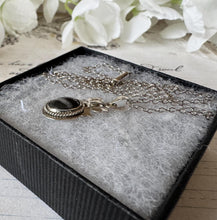 Load image into Gallery viewer, Victorian Sterling Silver Agate Pendant Necklace: Antique Scottish Pebble Jewellery