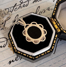 画像をギャラリービューアに読み込む, Vintage Whitby Jet Sterling Silver Pendant Necklace. English jet Black Gemstone Silver Pendant & Chain. Minimalist Pendant On Cable Chain