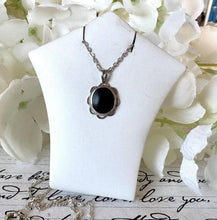 画像をギャラリービューアに読み込む, Vintage Whitby Jet Sterling Silver Pendant Necklace. English jet Black Gemstone Silver Pendant & Chain. Minimalist Pendant On Cable Chain