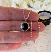 画像をギャラリービューアに読み込む, Vintage Whitby Jet Sterling Silver Pendant Necklace. English jet Black Gemstone Silver Pendant & Chain. Minimalist Pendant On Cable Chain