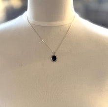 画像をギャラリービューアに読み込む, Vintage Whitby Jet Sterling Silver Pendant Necklace. English jet Black Gemstone Silver Pendant & Chain. Minimalist Pendant On Cable Chain