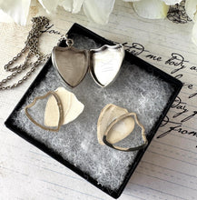 画像をギャラリービューアに読み込む, Antique Heart Shaped Shield Sterling Silver Locket & Chain. Victorian/Edwardian 2-Photo Silver Locket Necklace, Hallmarked Birmingham 1905