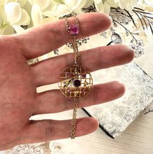 Carica l'immagine nel visualizzatore di Gallery, Antique 1.50ct Pink Ruby, Red Garnet & Pearl 9ct Gold Lariat/Lavalier Pendant Drop Necklace. Victorian/Edwardian Gold Gemstone Y-Necklace