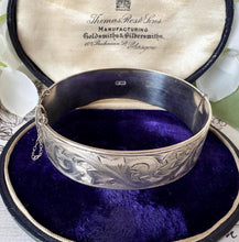 画像をギャラリービューアに読み込む, Vintage English Sterling Silver Floral Engraved Bangle Bracelet. Victorian Style Wide Heavy Hinged Bangle, Hallmarked London 1959
