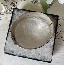画像をギャラリービューアに読み込む, Vintage English Sterling Silver Floral Engraved Bangle Bracelet. Victorian Style Wide Heavy Hinged Bangle, Hallmarked London 1959