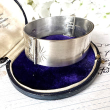 画像をギャラリービューアに読み込む, Vintage English Sterling Silver Floral Engraved Bangle Bracelet. Victorian Style Wide Heavy Hinged Bangle, Hallmarked Birmingham 1965