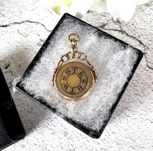 Carica l'immagine nel visualizzatore di Gallery, Antique 9ct Gold Masonic Royal Arch Spinner Fob Pendant, 1905 Hallmark. Victorian/Edwardian Engraved Golden White Agate Freemasons Seal Fob