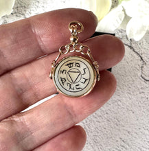 Carica l'immagine nel visualizzatore di Gallery, Antique 9ct Gold Masonic Royal Arch Spinner Fob Pendant, 1905 Hallmark. Victorian/Edwardian Engraved Golden White Agate Freemasons Seal Fob