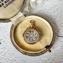 Carica l'immagine nel visualizzatore di Gallery, Antique 9ct Gold Masonic Royal Arch Spinner Fob Pendant, 1905 Hallmark. Victorian/Edwardian Engraved Golden White Agate Freemasons Seal Fob