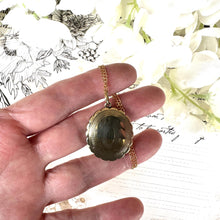 Lade das Bild in den Galerie-Viewer, Antique Victorian Guilloche Engraved Pie Crust Rolled Gold Locket On 14ct Gold Filled Chain. Yellow Gold Oval Photo Locket Pendant Necklace