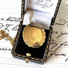 Lade das Bild in den Galerie-Viewer, Antique Victorian Guilloche Engraved Pie Crust Rolled Gold Locket On 14ct Gold Filled Chain. Yellow Gold Oval Photo Locket Pendant Necklace