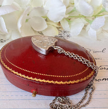 画像をギャラリービューアに読み込む, Antique Heart Shaped Shield Sterling Silver Locket & Chain. Victorian/Edwardian 2-Photo Silver Locket Necklace, Hallmarked Birmingham 1905