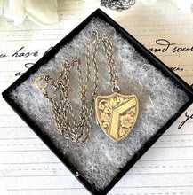 画像をギャラリービューアに読み込む, Antique Heart Shaped Shield Sterling Silver Locket & Chain. Victorian/Edwardian 2-Photo Silver Locket Necklace, Hallmarked Birmingham 1905