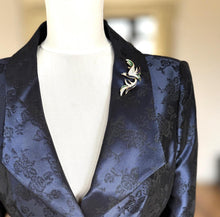 Charger l'image dans la galerie, Vintage 1980's Attwood & Sawyer Crystal and Enamel 22ct Gold Plated Bird of Paradise Brooch
