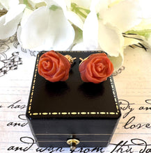 Cargar imagen en el visor de la galería, Vintage 18ct Gold Red Coral Carved Rose Earrings