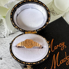 画像をギャラリービューアに読み込む, Antique Victorian Rolled Gold Lady's Signet Ring, Boxed. Monogram Engraved Rosy Yellow Gold Filled Classic Signet Ring UK Size N-1/2, USA 7