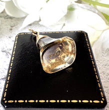画像をギャラリービューアに読み込む, Georgian 9ct Gold Love Token Intaglio Seal Pendant Engraved "Forget Thee? No!" Antique Paste Citrine Tassie Style Wax Seal Pendant Fob
