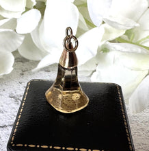 画像をギャラリービューアに読み込む, Georgian 9ct Gold Love Token Intaglio Seal Pendant Engraved "Forget Thee? No!" Antique Paste Citrine Tassie Style Wax Seal Pendant Fob