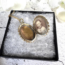 Lade das Bild in den Galerie-Viewer, Antique Victorian Guilloche Engraved Pie Crust Rolled Gold Locket On 14ct Gold Filled Chain. Yellow Gold Oval Photo Locket Pendant Necklace
