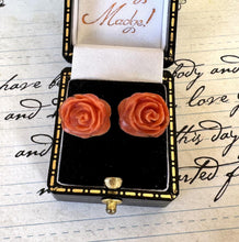 Cargar imagen en el visor de la galería, Vintage 18ct Gold Red Coral Carved Rose Earrings